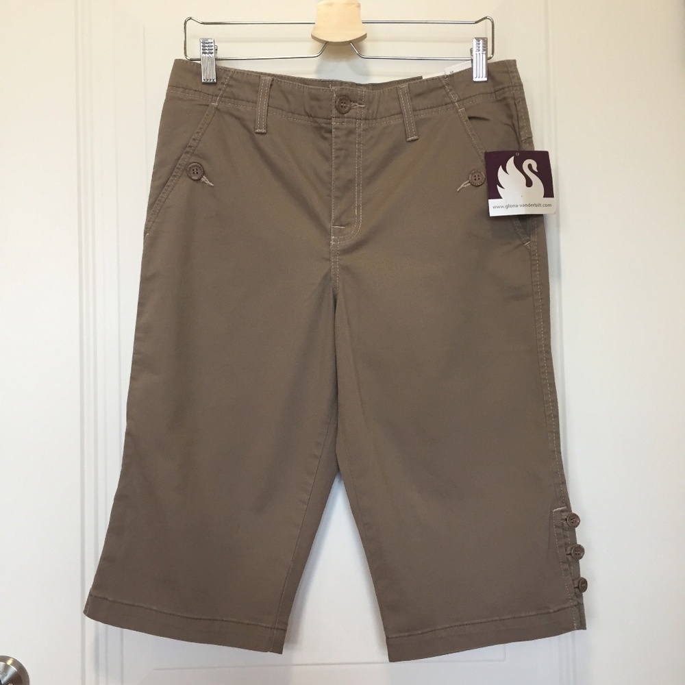 NWT Gloria Vanderbilt Brown Capri Pants. Size 10.